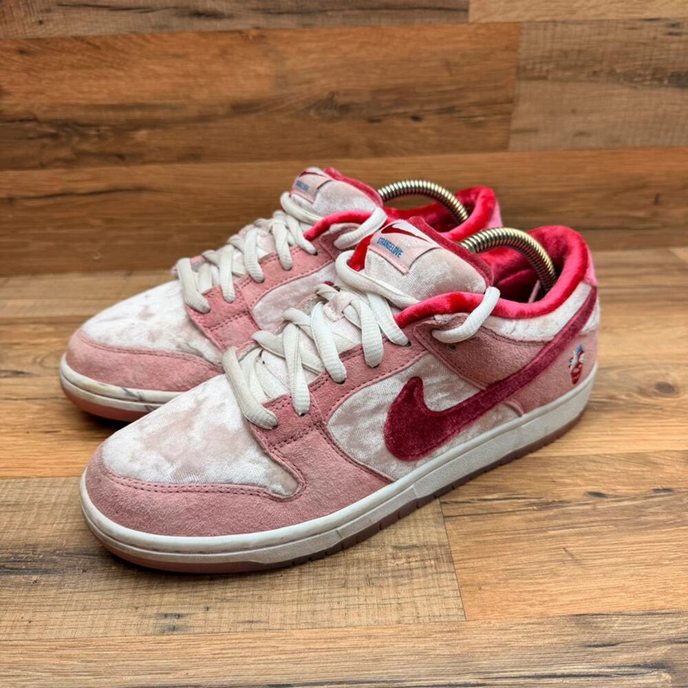 Nike SB Dunk Low StrangeLove Mens Sz 8.5 Skateboards Valentines Pink CT2552-800